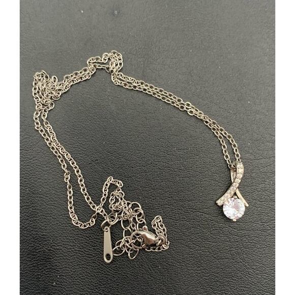 Dainty Beautiful Silver Tone Chain And Pendant Light Blue/Purple Main Rhinestone - Picture 1 of 6